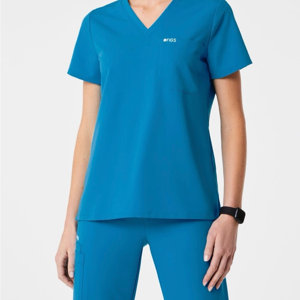 Figs scrub top